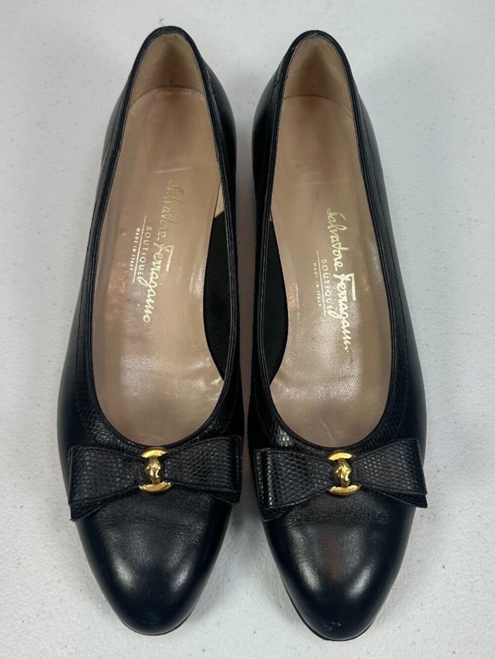 Salvatore Ferragamo Boutique Black Leather Bow Pumps 10.5 B Italy Vintage